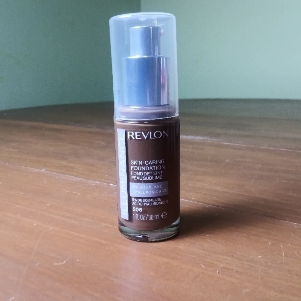 Revlon Illuminance Skin-Caring Foundation - Rich Sand 505